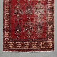 Border detail of Persian Shiraz rug featuring repeating geometric guard stripes in cream and red