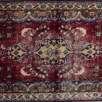 Hand Knotted Vintage Persian Shiraz Rug, 85 x 130 cm
