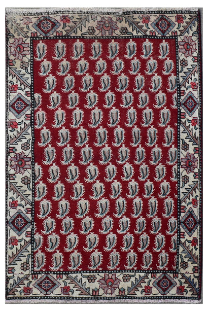 Hand Knotted Vintage Persian Shiraz Rug, 129 x 168 cm