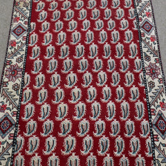 Hand Knotted Vintage Persian Shiraz Rug, 129 x 168 cm