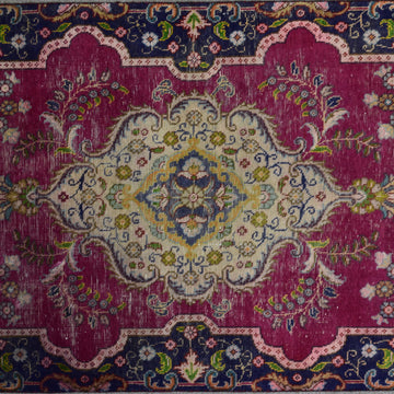 Hand Knotted Vintage Persian Shiraz Rug, 105 x 158 cm