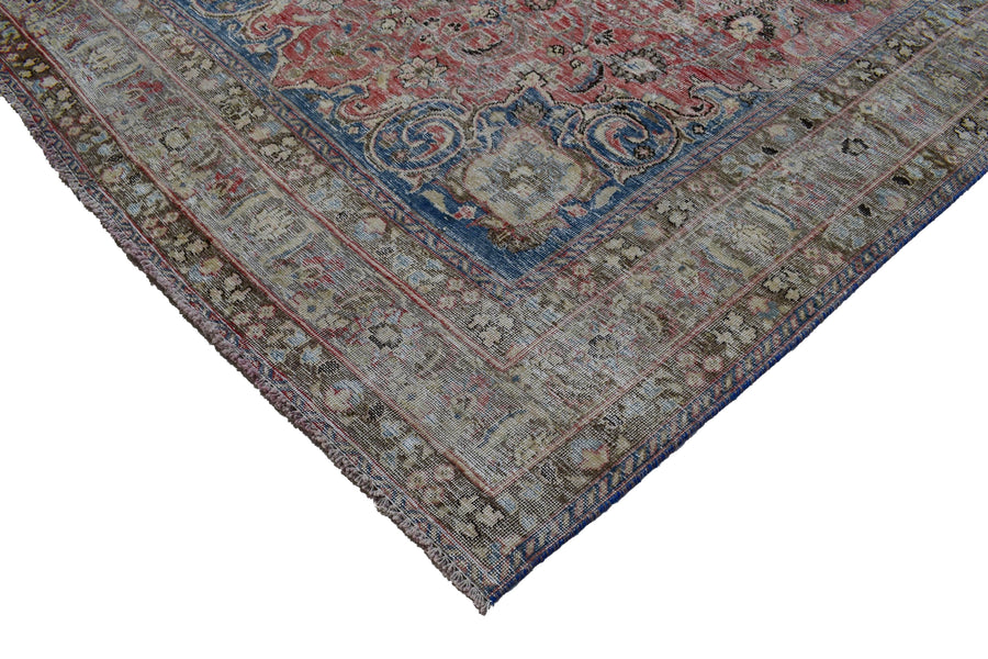 DISTRESSED Vintage Persian Rug, 192 x 282 cm