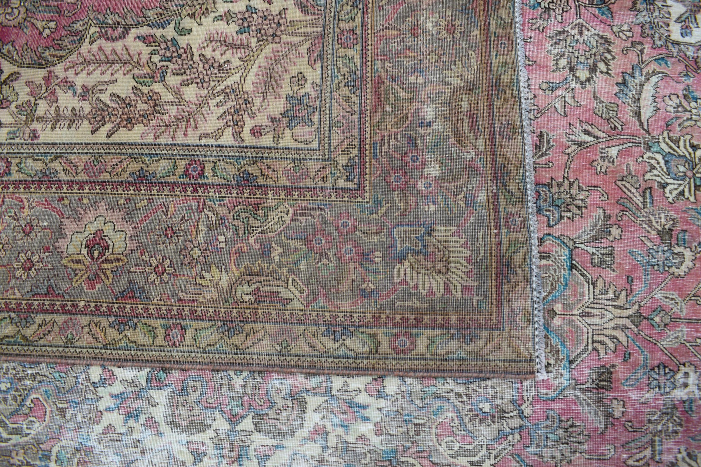 Vintage Distressed Persian Rug – Wheat Mist