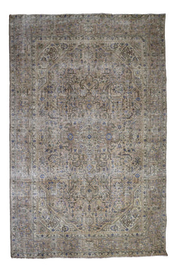 DISTRESSED Vintage Persian Rug, 292 x 377 cm