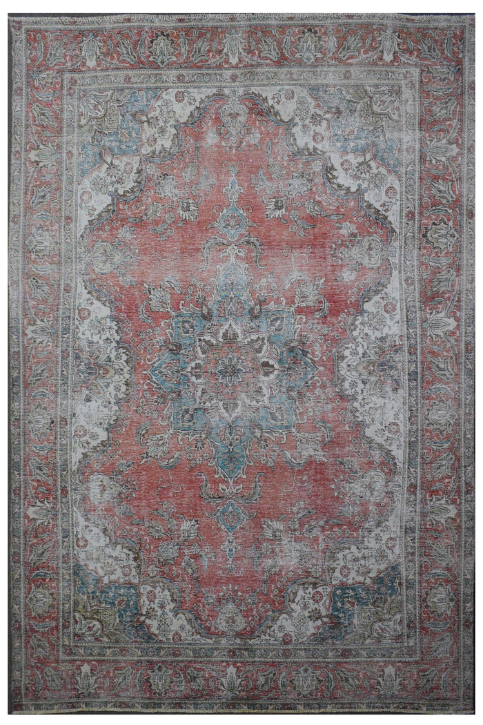 Distressed hand knotted vintage Persian rug 292x385 cm with faded coral field and ornate central medallion