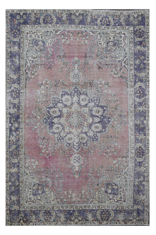Distressed hand knotted vintage Persian rug 197x292 cm with faded rose field and ornate central medallion