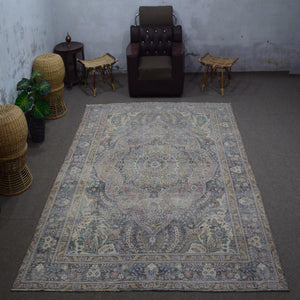 Vintage Persian rug 236x330 cm styled in interior showing soft ivory tones and classic medallion design